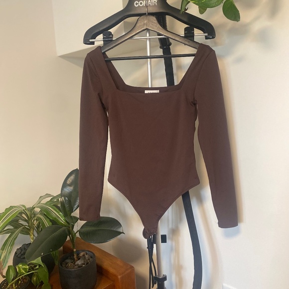 Aritzia Tops - Aritzia Babaton Squareneck Bodysuit